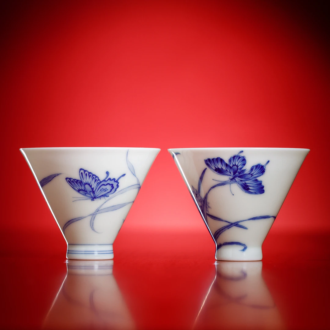 景德镇三和铭窑高温陶瓷纯手工手绘釉下青花蝶恋花系列斗笠主人杯