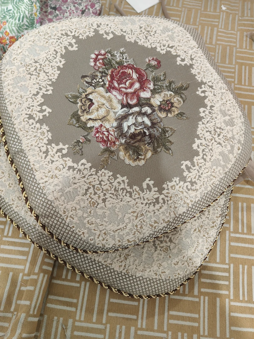 咖色轻奢马蹄垫4D浮雕花工艺可拆洗加厚坐垫尺寸约45*43发一对