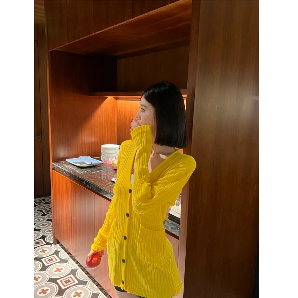 韩系2025春季百搭黄色V领针织衫宽松简约外搭上衣