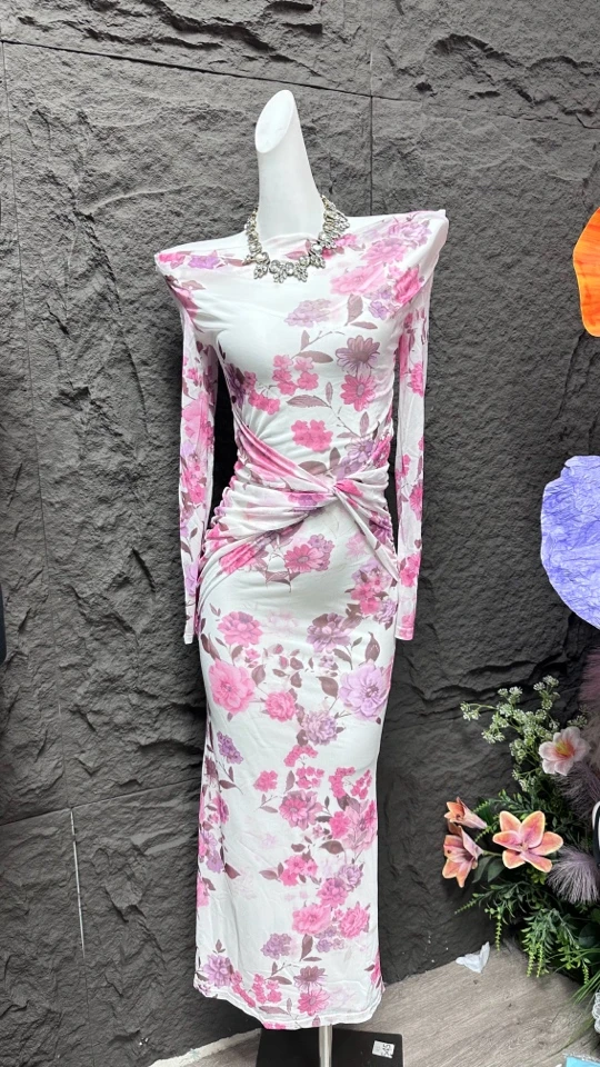 柔软提花面料吊带连衣裙法式优雅显瘦