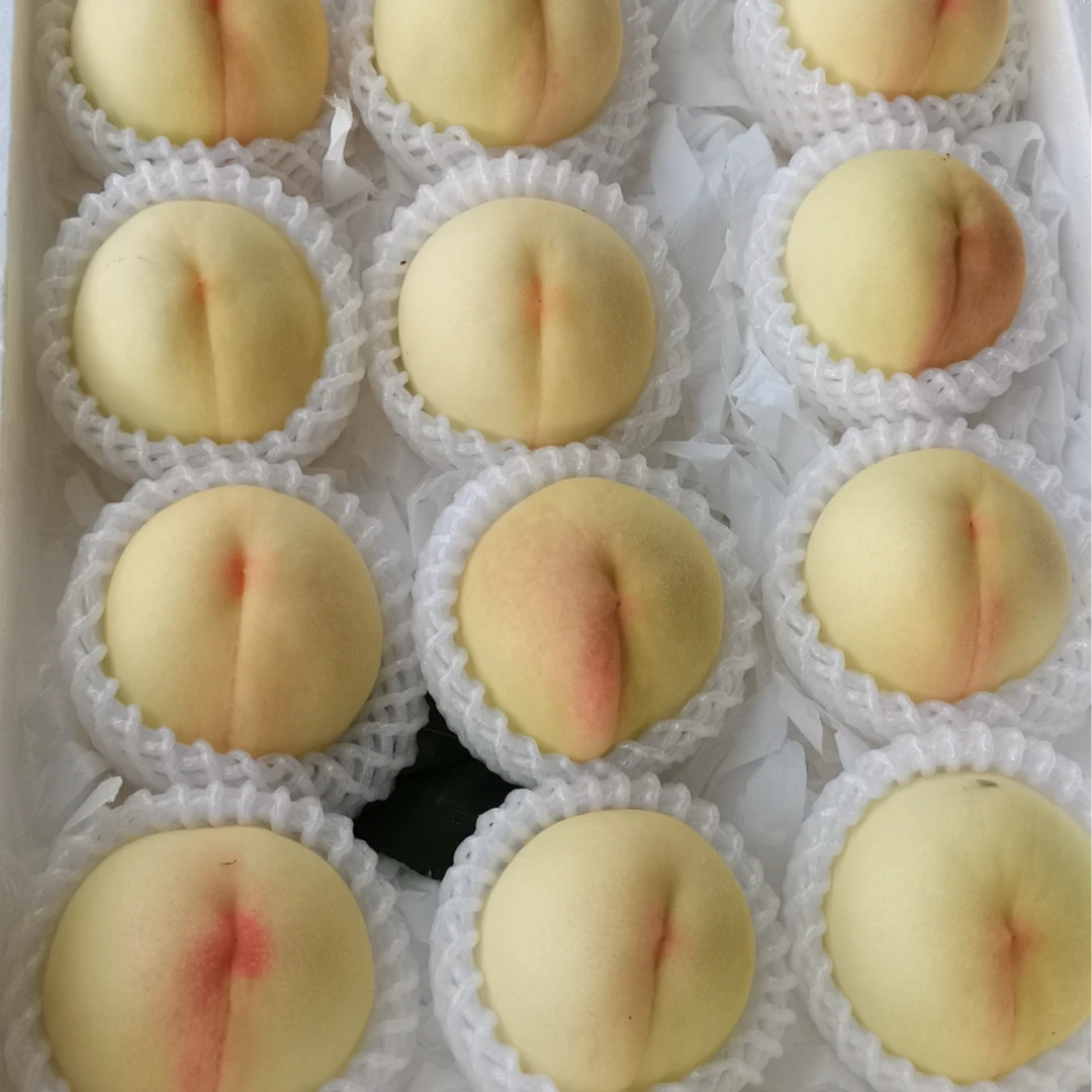 果园直采现发新鲜水蜜桃特大果现摘应季整箱