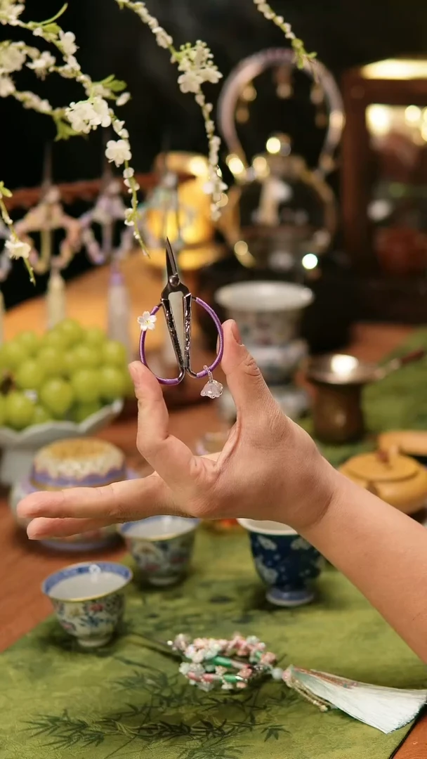 【闪购商品】密胺碟紫色铃兰花剪