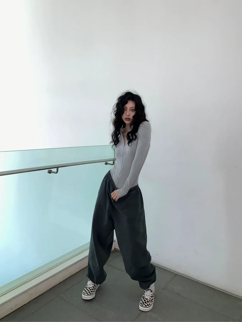 港风高级感气质修身显瘦打底衫上衣女春秋季超好看时尚百搭加绒裤