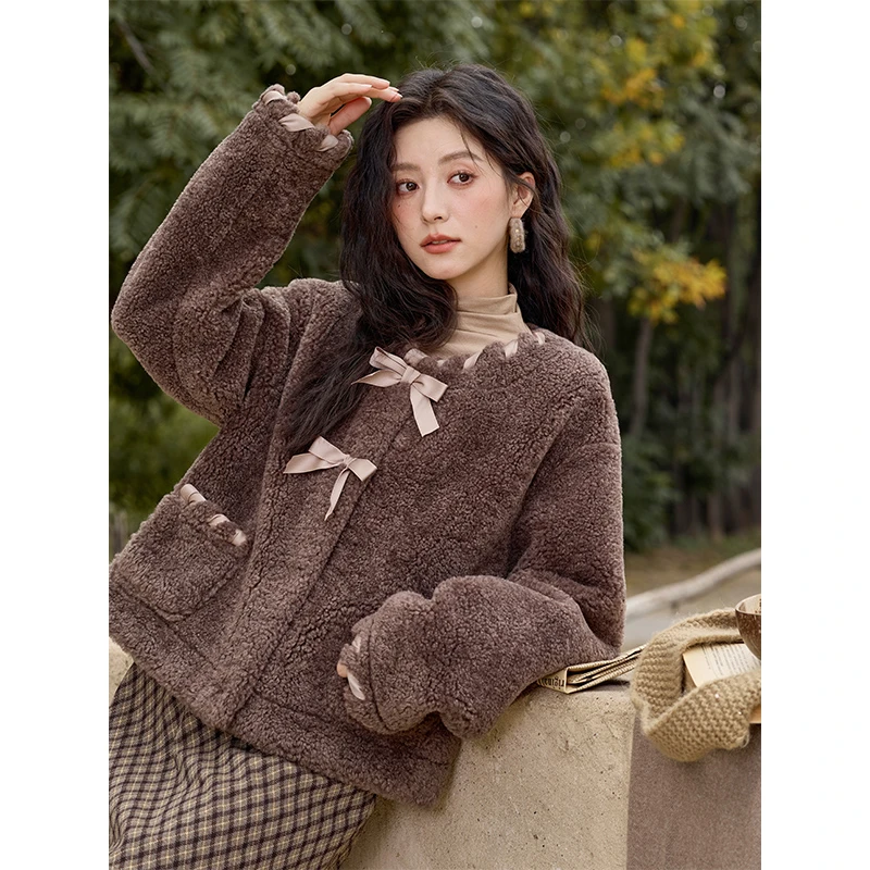 谜秀新品复古蝴蝶结扣外套女2024秋冬宽松设计感上衣短款时尚