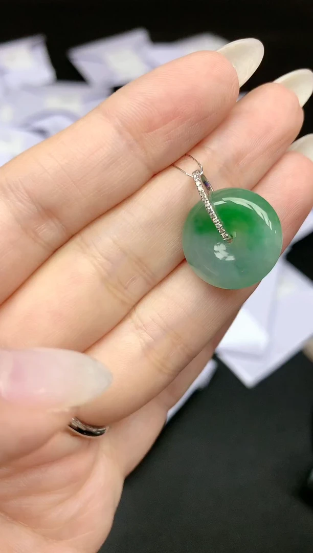 【闪购商品】翡翠颈饰18K金镶嵌翡翠
