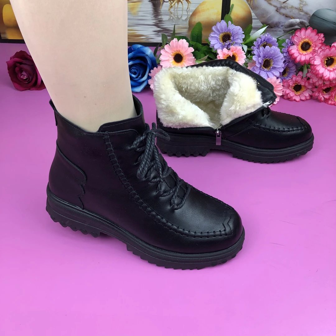 时尚软底中老年短靴休闲妈妈棉鞋舒适百搭女鞋加绒加厚冬季马丁靴