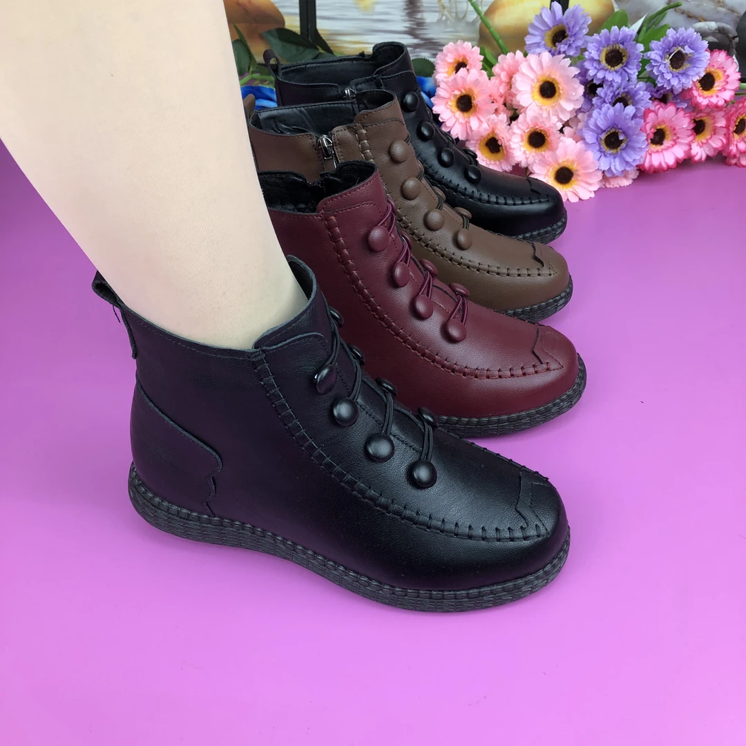 秋冬新款平底舒适软底软面妈妈鞋时尚休闲保暖防滑女士中老年短靴