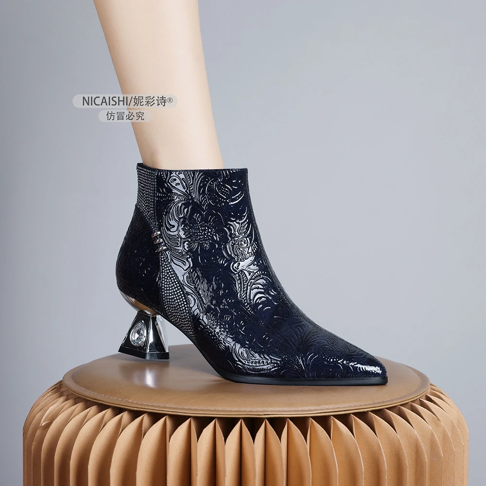 2024年新款欧美气质尖头中跟靴子时尚踝靴加绒马丁靴舒适百搭0622