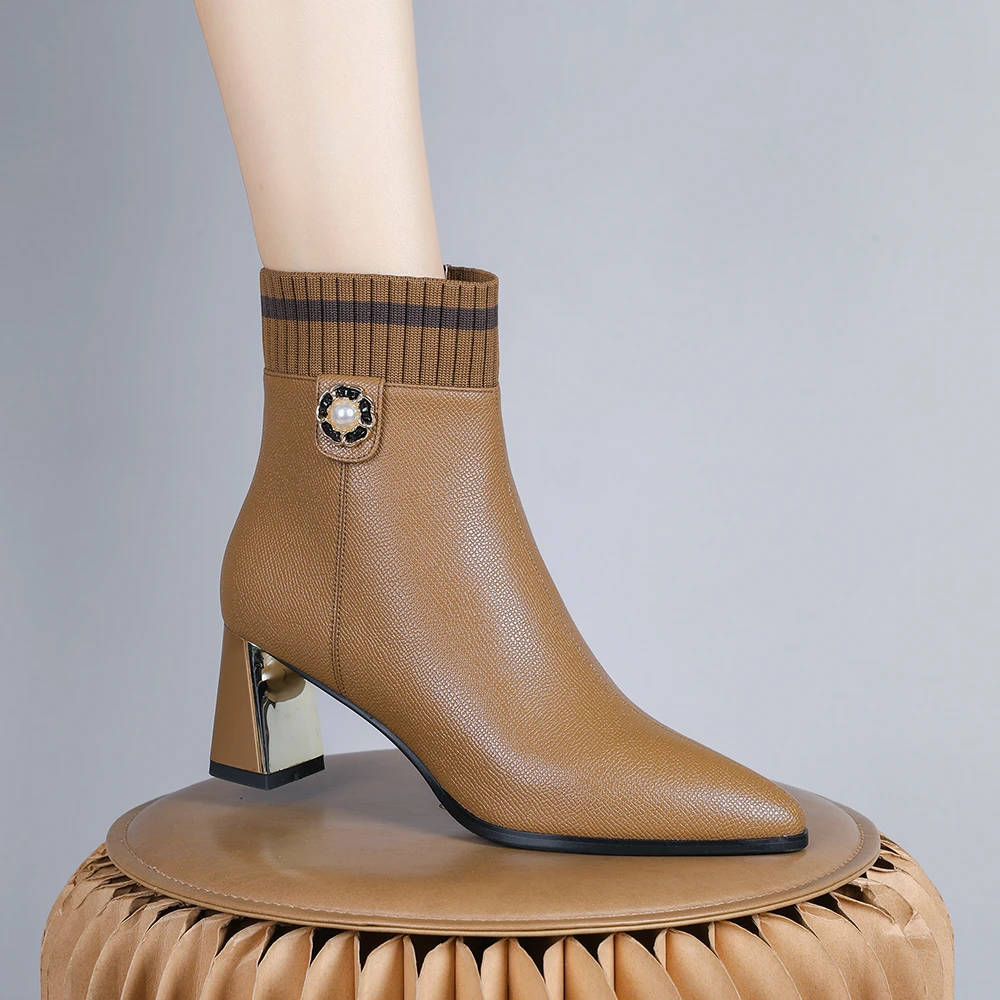 妮彩诗新款优雅尖头高级感显瘦短靴女气质百搭棕色时尚8978