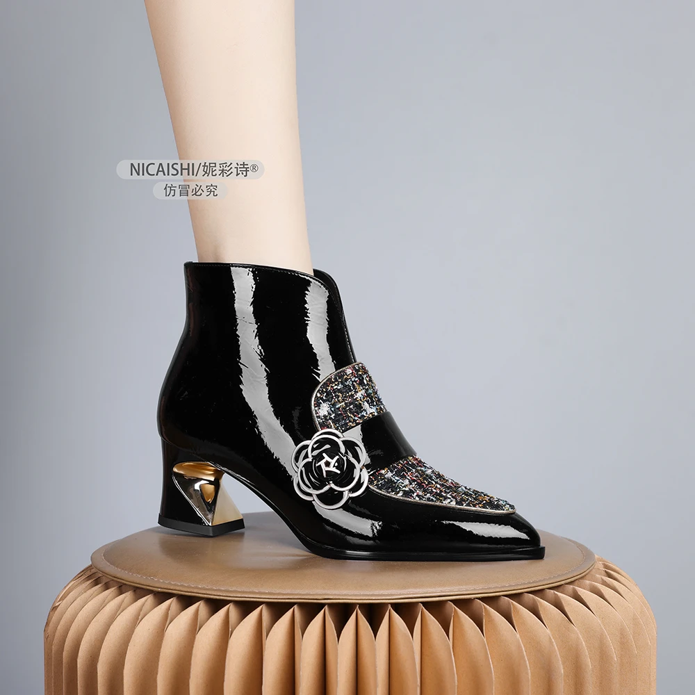 2024新款法式尖头时尚女短靴系粗跟加绒黑色拼接小香风瘦瘦靴0567