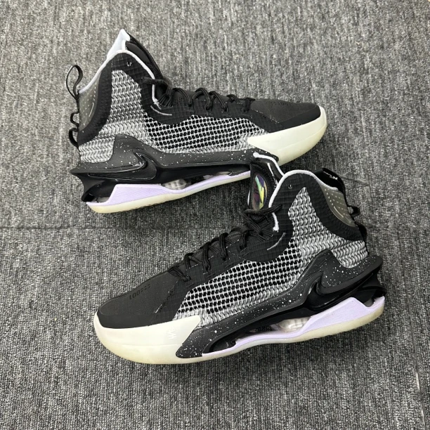 43码 nike gtjump 黑白二手无原盒篮球鞋 成色可以jiu市价899