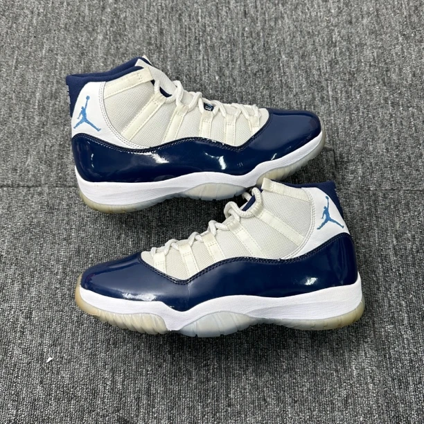 43码 aj11unc 乔治城 二手无原盒 休闲鞋 市价2499 漆皮很亮