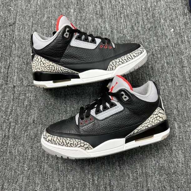 42码 aj3黑水泥 二手无原盒 休闲鞋 市价2999成色可以