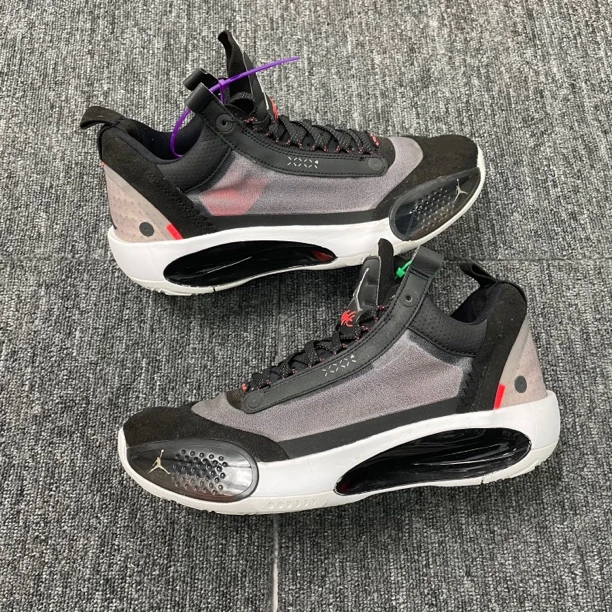 42码 aj34黑红二手无原盒 篮球鞋 市价1899鞋标脱落不影响穿着