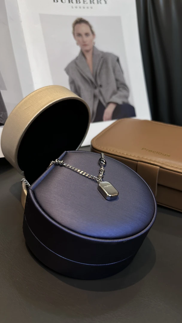 【商场店发货】爱心❤️黑色服饰时尚潮流设计感蓝色