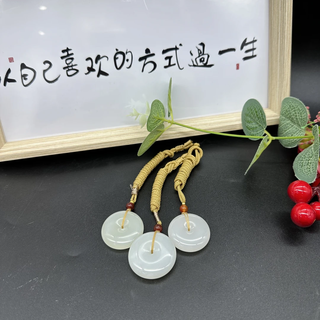 杨记爆款和田玉精品平安扣吊坠多样性发货其中之一