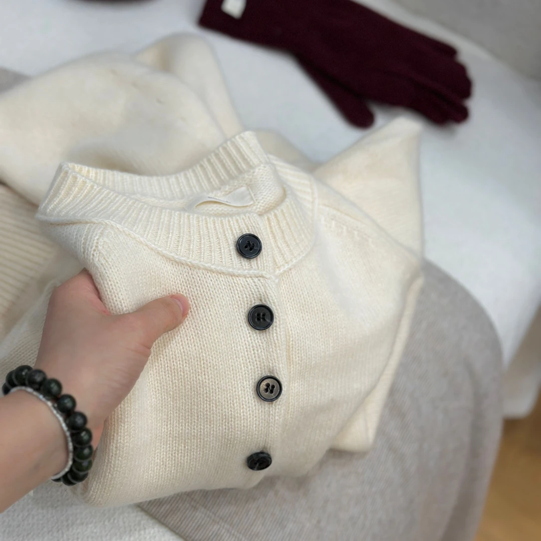 【韩系风格】冬秋半扣胸口小字母刺绣软糯针织衫毛衣女春秋