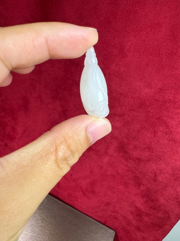 新疆和田玉白玉玉兰花挂件