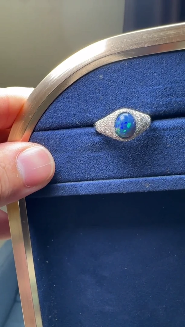 【闪购商品】欧泊戒指银S925镶嵌欧泊蓝色变彩