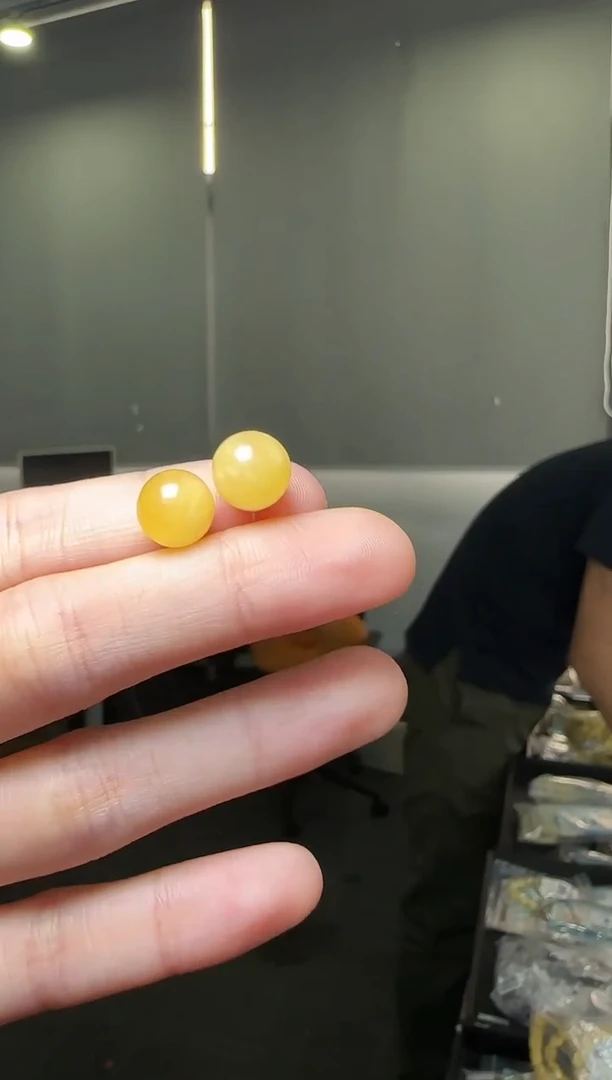 【闪购商品】琥珀耳饰银S925镶嵌9-10mm蜜蜡圆珠耳钉