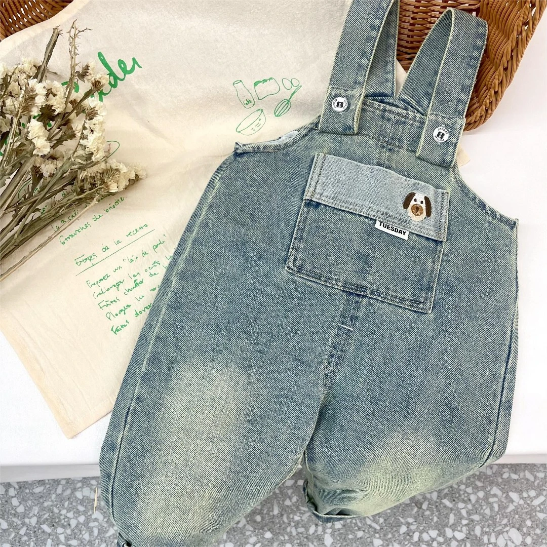 0-3岁春款儿童新款休闲可爱口袋绣狗可开裆宝宝弹力软牛仔背带裤