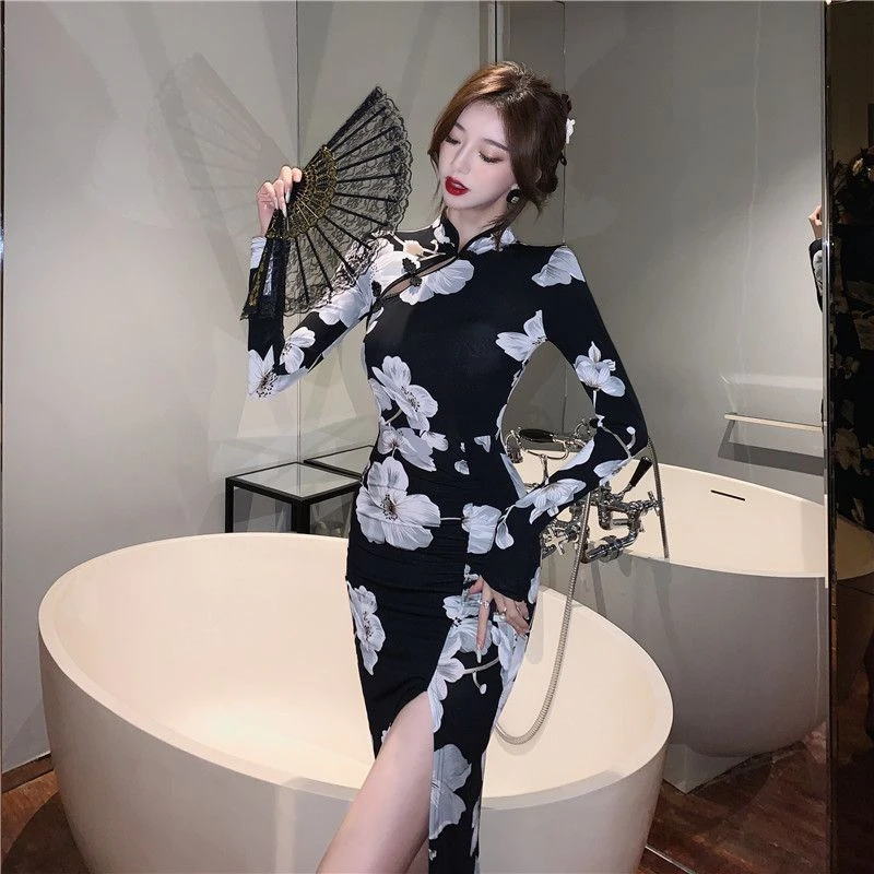 2025年国风旗袍显瘦气质式性感收腰褶皱高档高级过膝礼服连衣裙子