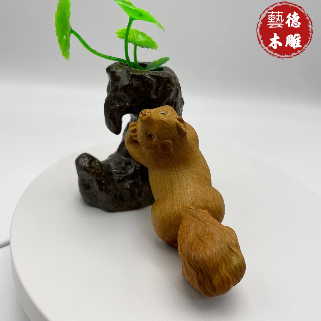太行柏木松鼠木雕手把件雕刻筷子架笔架工艺小摆件，毛笔架长8cm