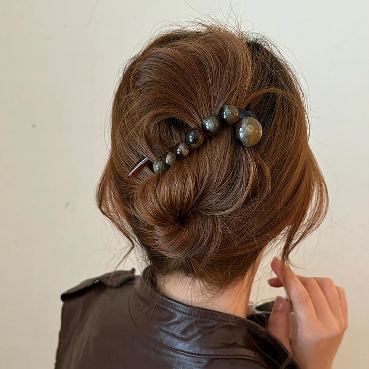 简约咖色珍珠一字抓夹女2025新款高级感扭扭发夹后脑勺鲨鱼夹发饰