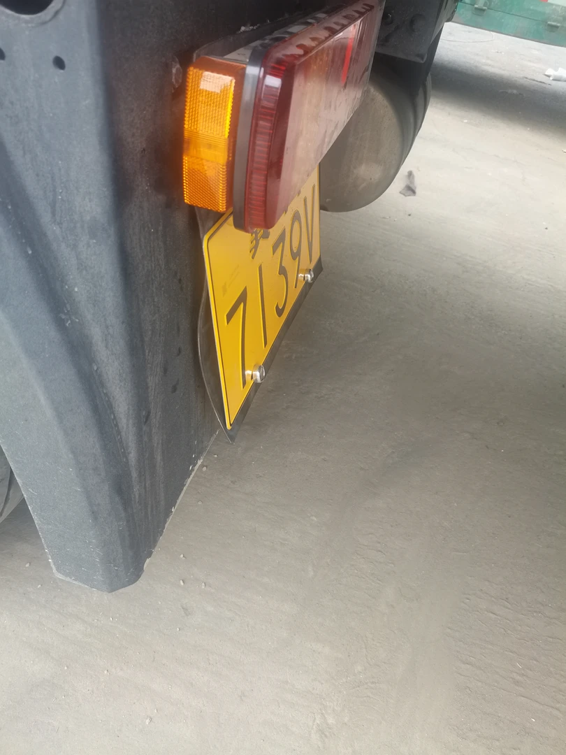 牌照皮子 （加长螺丝垫片）都给你们带上