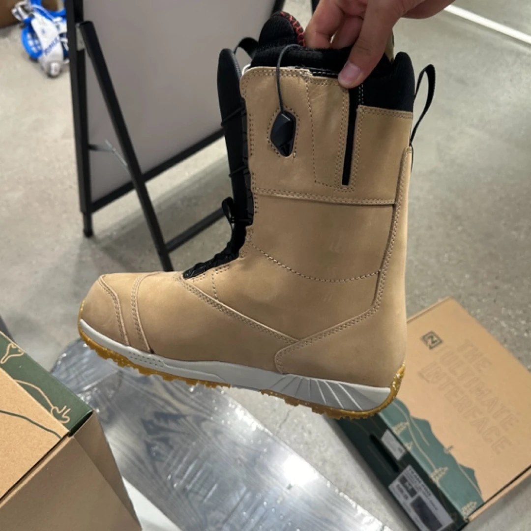 滑雪鞋B滑雪鞋放水滑雪鞋