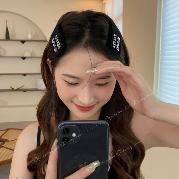 丝绒镶钻发夹面包夹2022秋冬新款UIM字母边夹