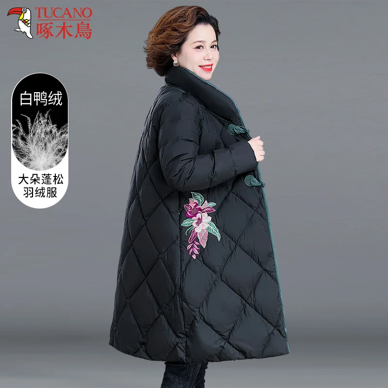 啄木鸟胖妈妈冬装羽绒服中长款中老年人女装冬季刺绣加厚大码外套