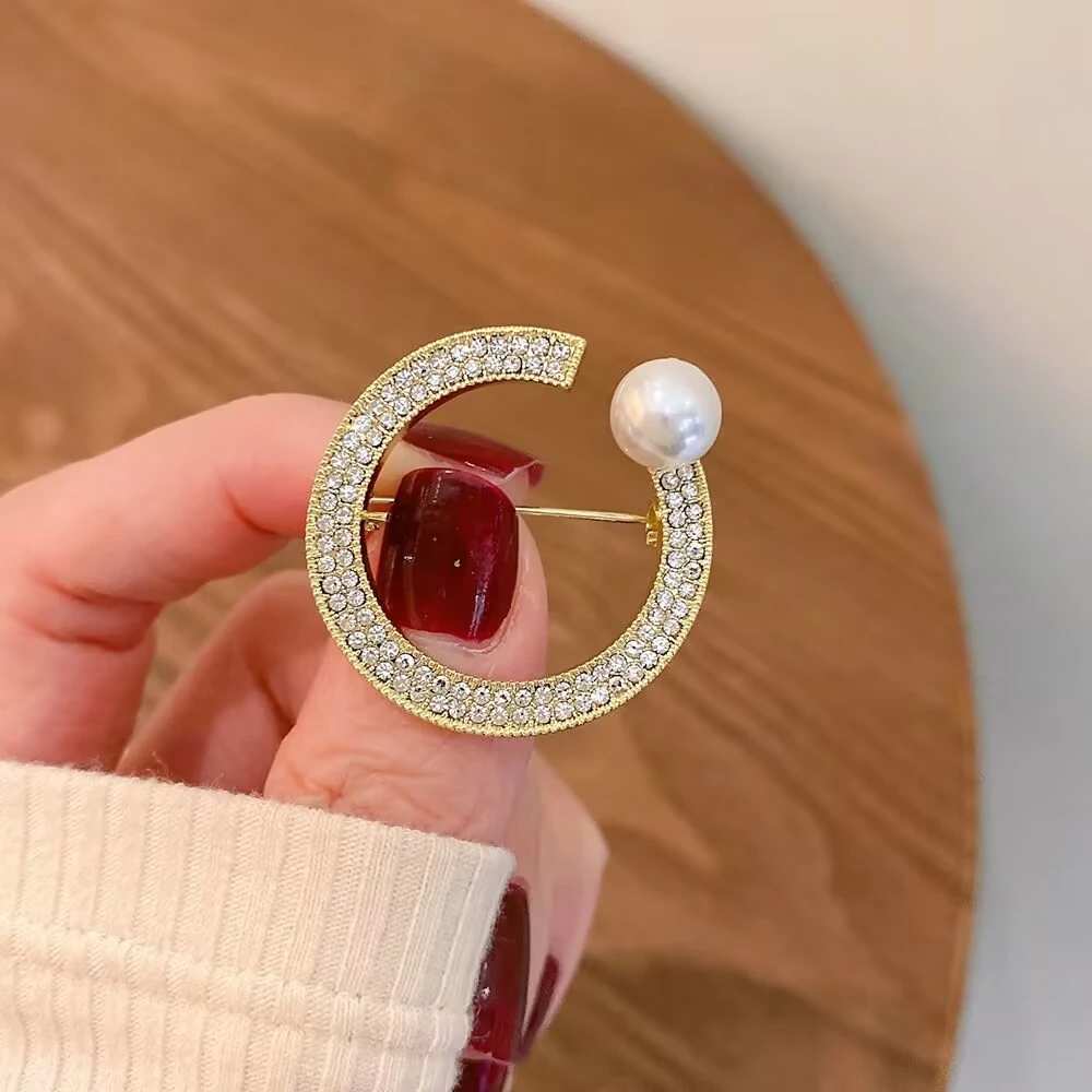 非金属仿珍珠胸针  2023时尚百搭简约轻奢精致小香胸针