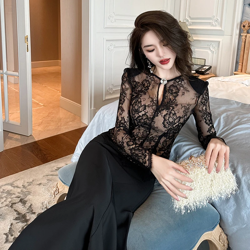 法式镂空修身设计感圆领显瘦蕾丝上衣20333