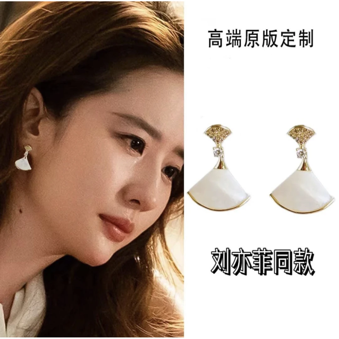 《蒂熹》围巾 经典时尚百搭小扇子小围巾