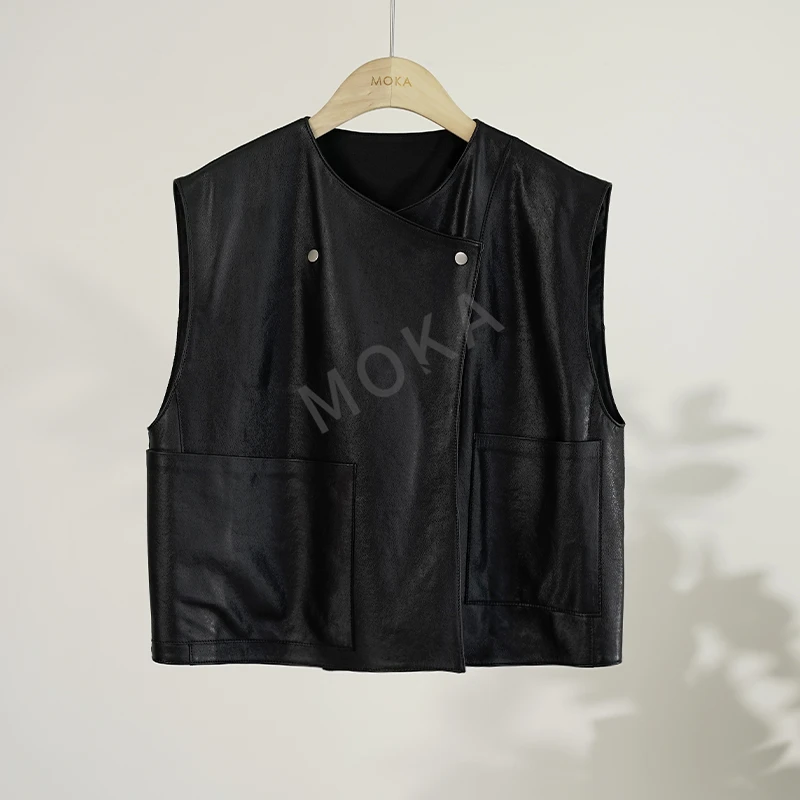 气质复古无袖简约双口袋植鞣绵羊皮马甲（241000）