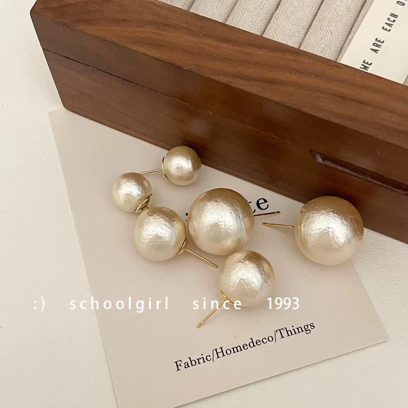 铜合金仿珍珠耳饰 奶油香槟色经典款棉花珠925银针轻盈复古耳饰