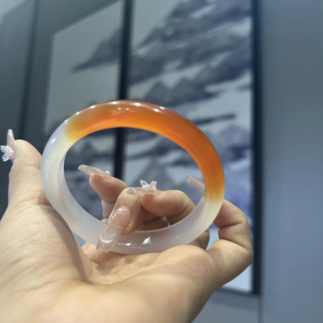 天然玛瑙高透锦鲤一口糖特色飘花纹路福利款玛瑙手镯