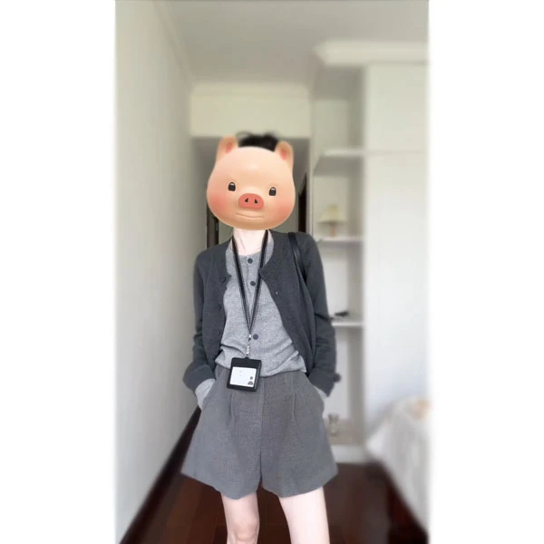 灰色假两件圆领针织开衫女2024早秋设计感百搭西装短裤休闲两件套