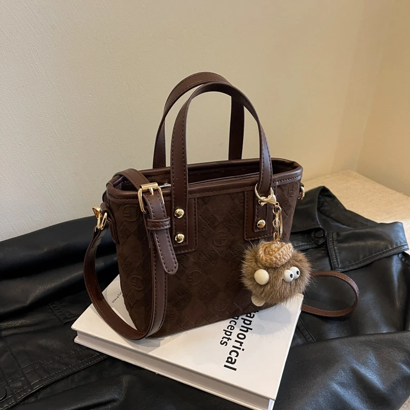 今年流行的水桶包包女包2024秋冬新款大容量手提包高级质感斜挎包