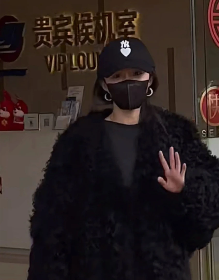 仿羊羔毛外套女皮毛一体短款黑色杨幂同款秋冬卷毛年轻女装