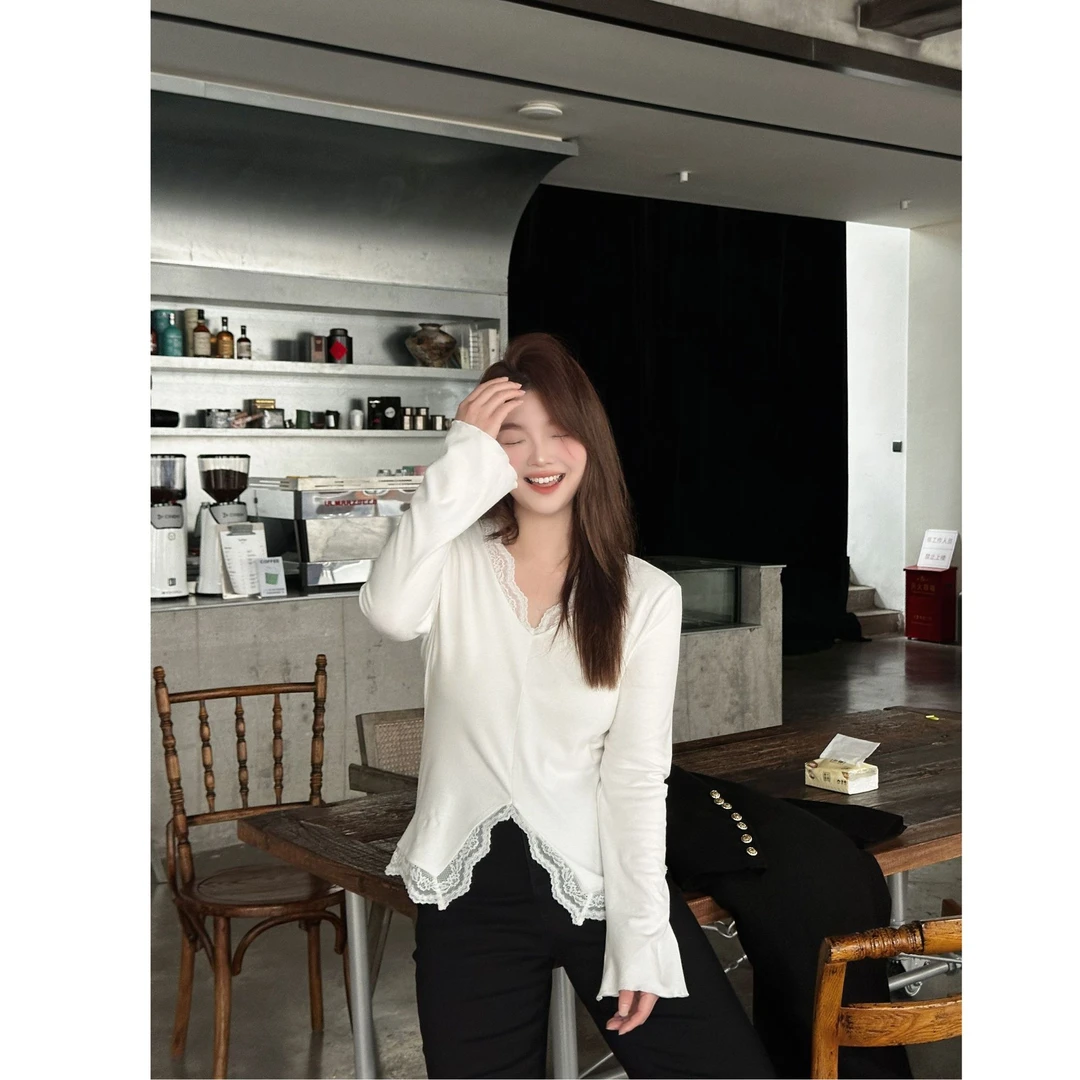 晶咕【心动邀约~】设计感领口下摆拼接蕾丝V领微喇长袖纯欲上衣
