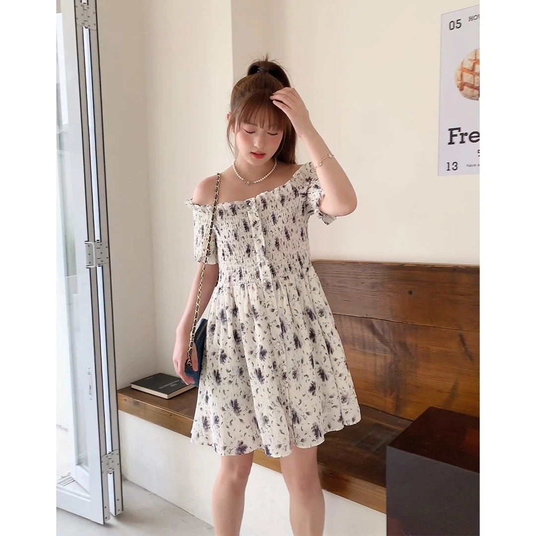 晶咕白标~翡墨花园~松紧打揽一字肩连衣裙女夏季显瘦气质裙子