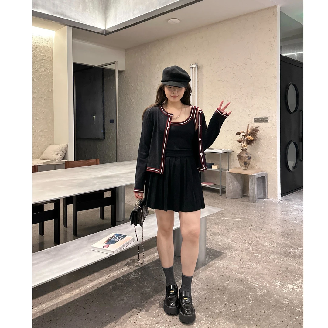 晶咕软软【纽约美术馆-上衣】设计感撞色领内搭针织背心+开衫两件套