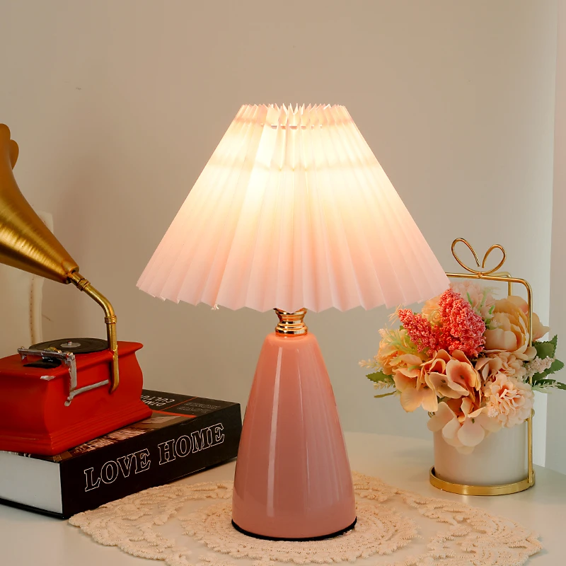 陶瓷百褶台灯网红卧室床头灯北欧少女ins创意装饰灯高级氛围感灯