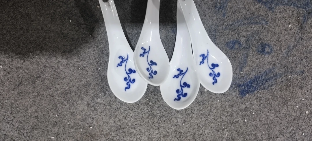 精美的青花小勺子