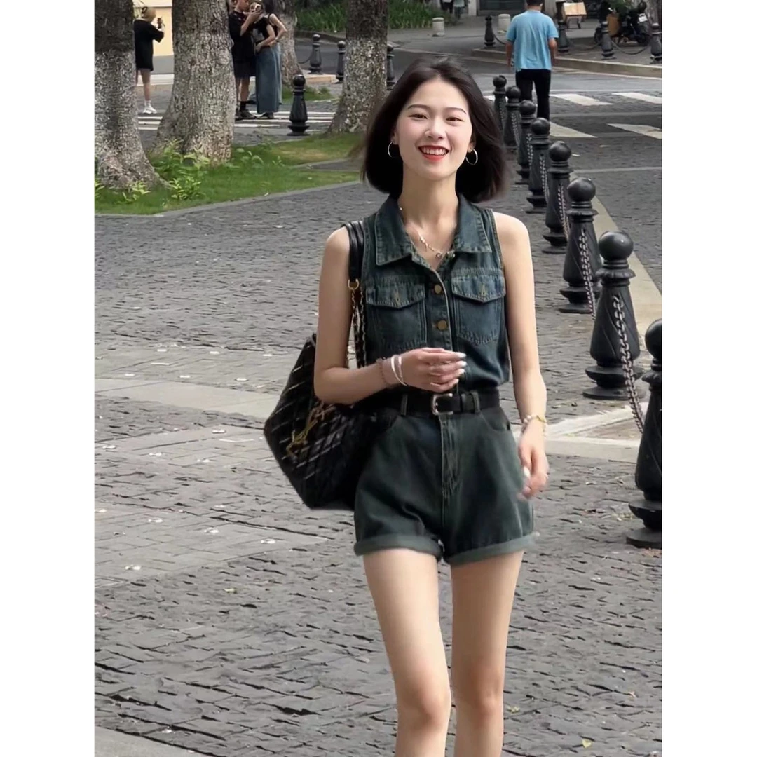 复古挂脖牛仔套装女夏2023新款无袖露肩开衫高腰阔腿短裤两件套女