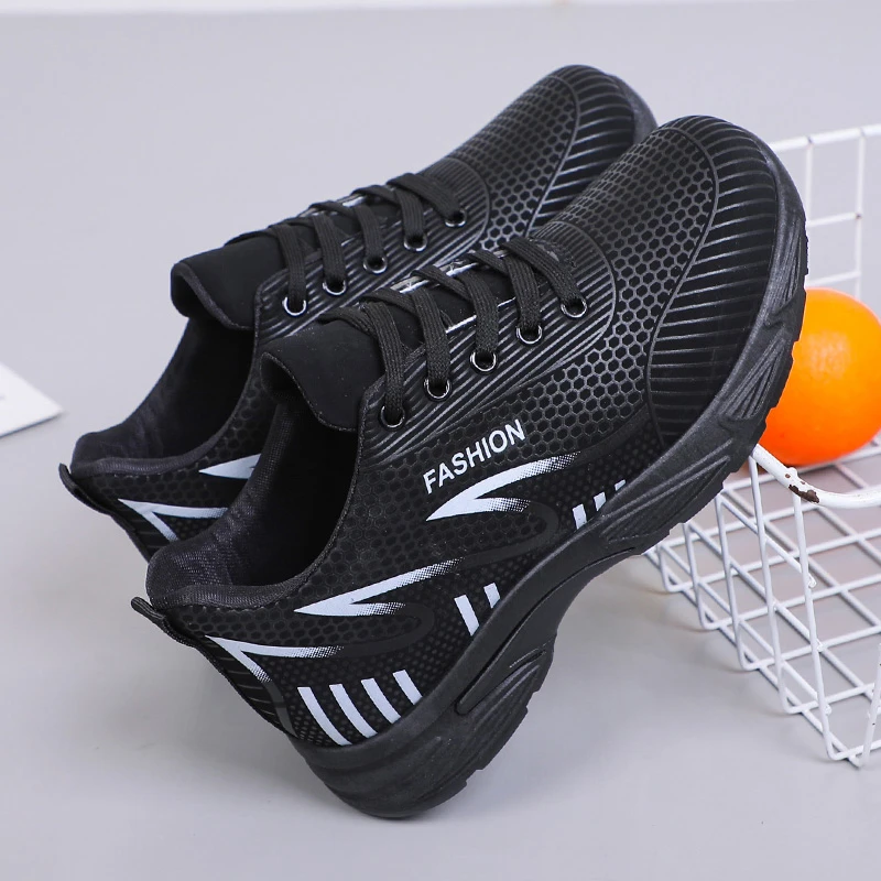 冬季新款黑色防滑鞋软底软面厨房工作鞋大码中老年鞋子走路不累脚