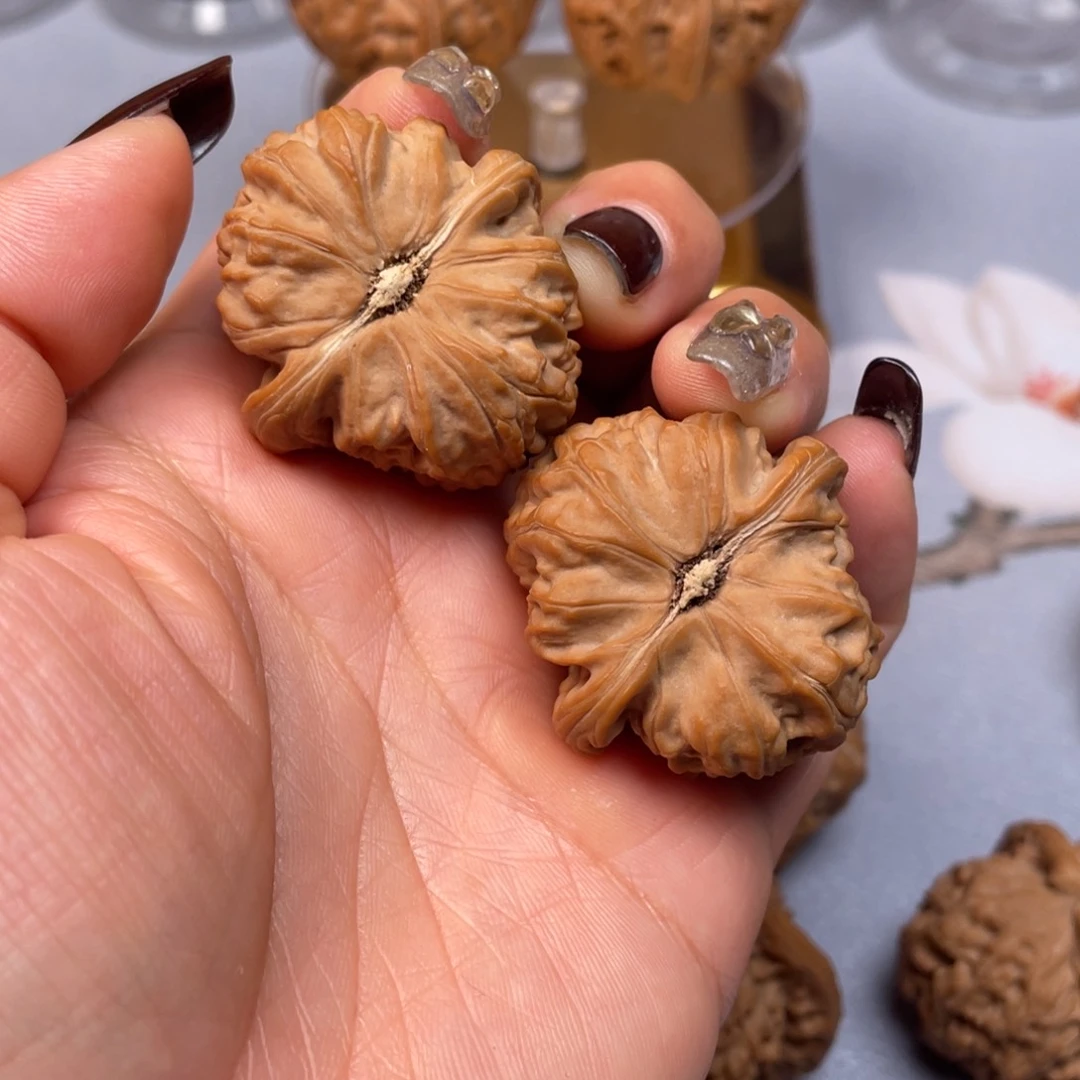 【闪购商品】文玩核桃吊坠三角白……