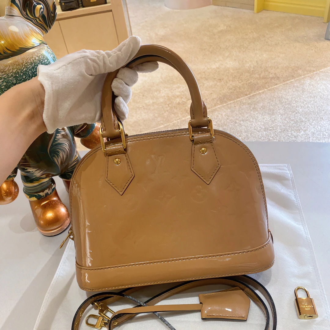 95新 LouisVuitton/路易威登 漆皮alma bb藕粉贝壳粉肆奢品H00133